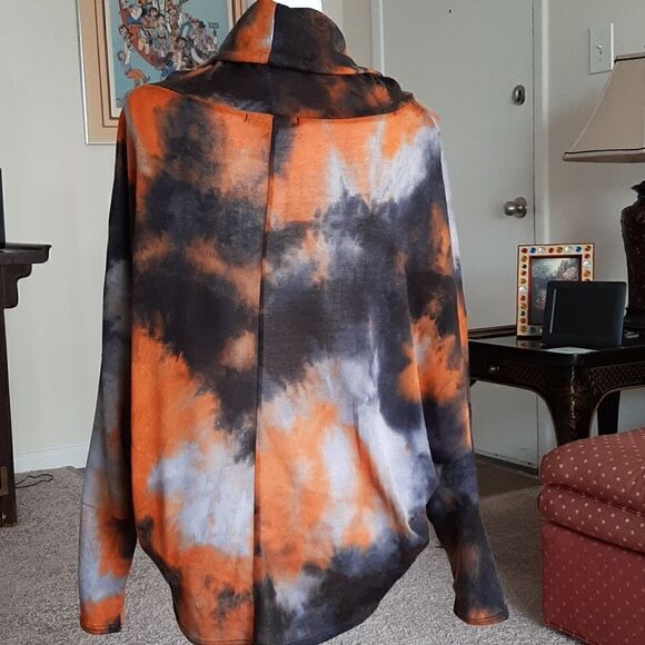 Hail3y:23 multi colored top with cowl neck - Picture 3 of 7